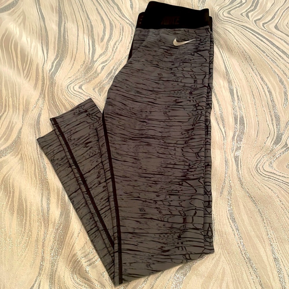 Nike Dri-Fit golf legging- size S